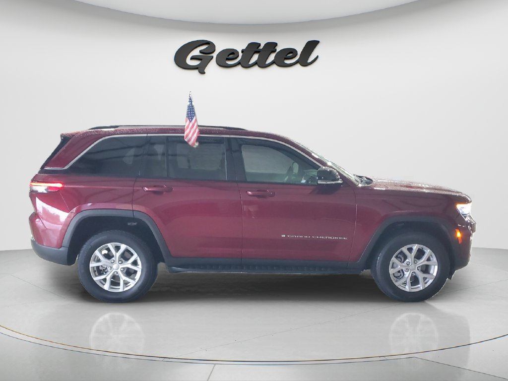 Used 2024 Jeep Grand Cherokee Limited w/ Luxury Tech Group II RWD image 4
