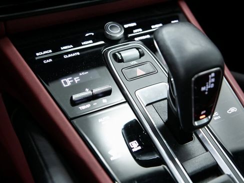 Certified 2022 Porsche Cayenne image 21