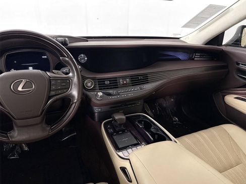 Used 2019 Lexus LS 500 w/ Interior Upgrade Package RWD image 34