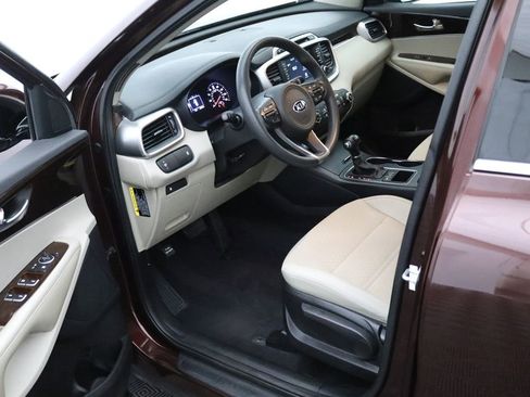 Used 2018 Kia Sorento LX image 15