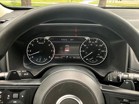 Used 2024 Nissan Rogue S FWD image 14