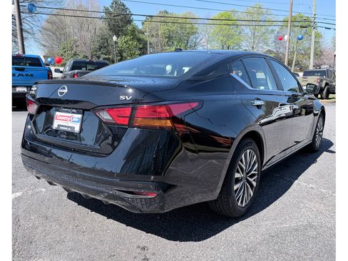 Used 2024 Nissan Altima 2.5 SV image 6