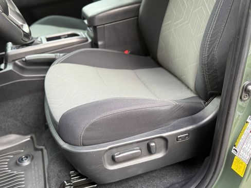 Used 2022 Toyota Tacoma TRD Off-Road image 9