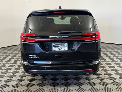 Used 2023 Chrysler Pacifica Touring-L FWD image 5