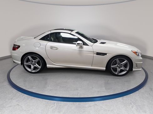 Used 2014 Mercedes-Benz SLK 350 image 4