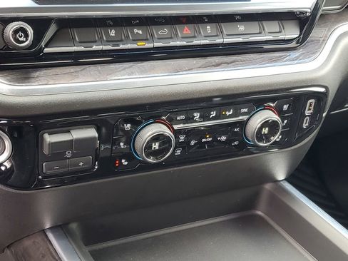 Used 2025 Chevrolet Silverado 2500 LTZ w/ LTZ Convenience Package image 21