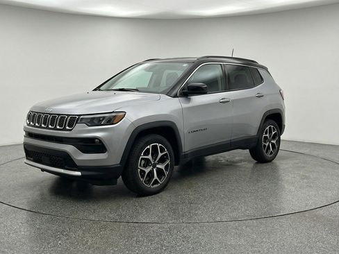 Used 2025 Jeep Compass Limited AWD/4WD image 3