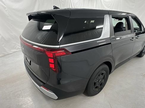 New 2026 Kia Carnival image 3