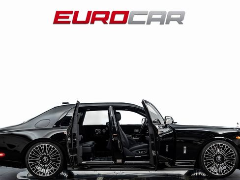 Used 2024 Rolls-Royce Phantom Sedan image 8