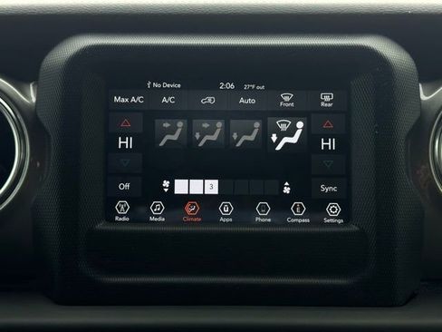 Used 2018 Jeep Wrangler Unlimited Sahara image 38