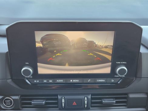 Used 2023 Nissan Pathfinder S image 21