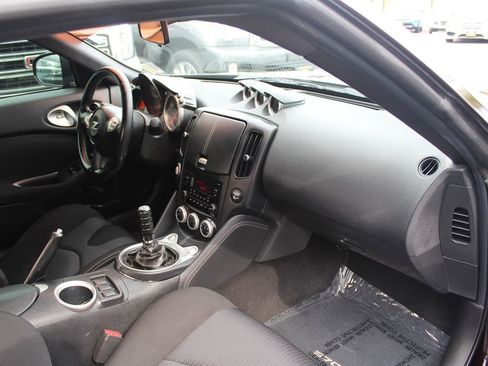 Used 2015 Nissan 370Z Coupe RWD image 20