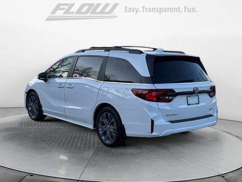 New 2026 Honda Odyssey Touring image 5