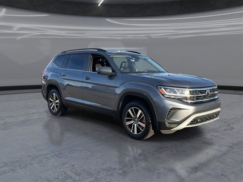 Certified 2023 Volkswagen Atlas SE image 2