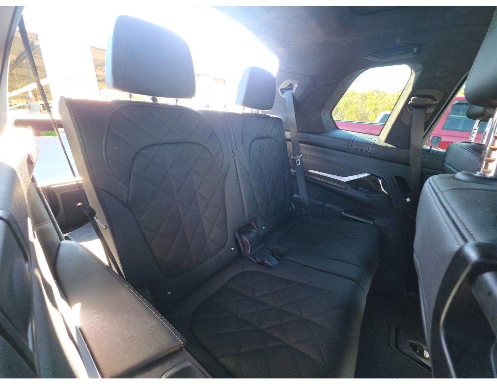 Used 2024 BMW X7 xDrive40i w/ M Sport Package AWD/4WD image 8