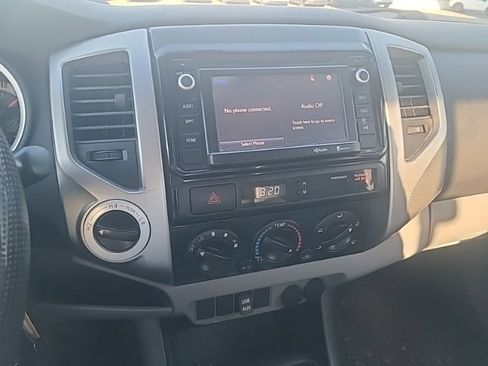 Used 2014 Toyota Tacoma 4x4 Access Cab image 14