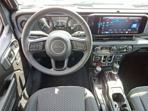 Used 2024 Jeep Wrangler Unlimited Rubicon 4xe image 10