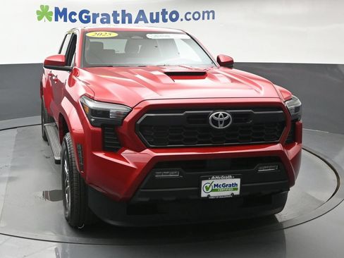 Used 2025 Toyota Tacoma TRD Sport AWD/4WD image 5
