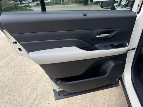 Used 2024 Toyota Grand Highlander FWD image 15