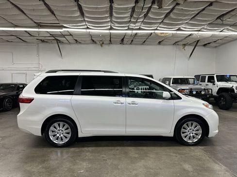 Used 2015 Toyota Sienna XLE AWD/4WD image 2