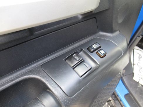 Used 2007 Toyota FJ Cruiser Base 4dr SUV 4WD (4L V6 5A) image 22