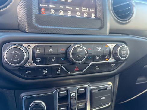 Used 2023 Jeep Gladiator Sport image 20