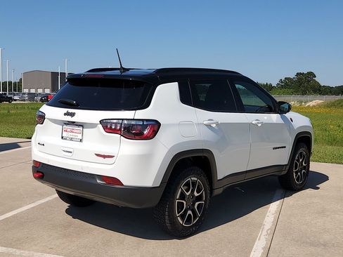Used 2025 Jeep Compass Trailhawk AWD/4WD image 5