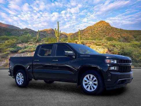 Used 2022 Chevrolet Silverado 1500 Custom RWD image 2