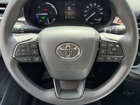 Used 2024 Toyota Sienna LE FWD image 26