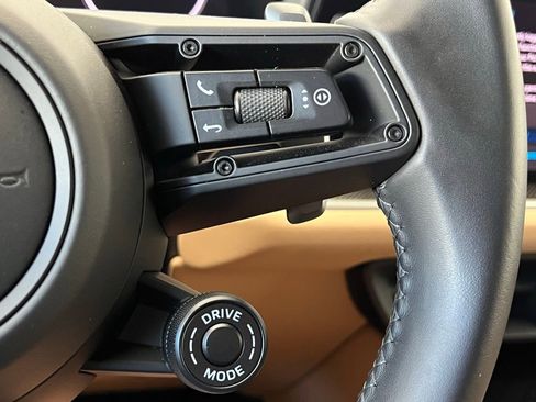 Used 2024 Porsche Cayenne Turbo image 8