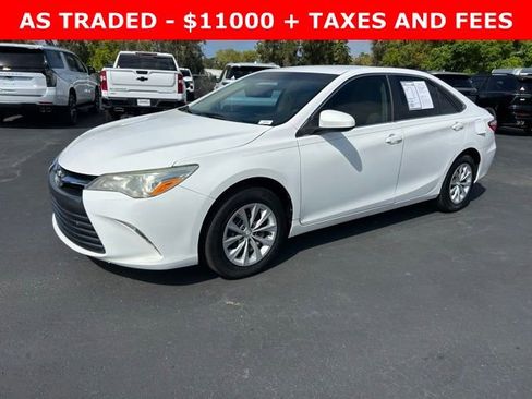Used 2016 Toyota Camry LE image 3