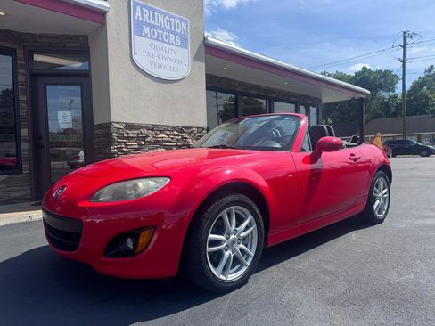 Used 2009 MAZDA MX-5 Miata Sport RWD image 2