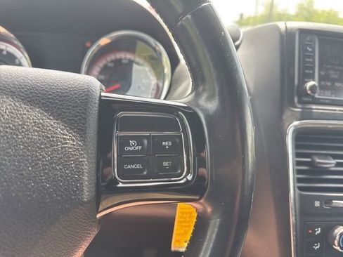 Used 2018 Dodge Grand Caravan SE FWD image 22