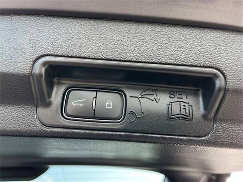 Used 2022 Ford Explorer XLT w/ Equipment Group 202A image 24