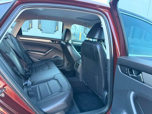 Used 2014 Volkswagen Passat TDI SE FWD image 12