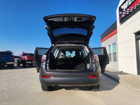 Used 2018 Jeep Compass Latitude w/ Popular Equipment Group FWD image 24