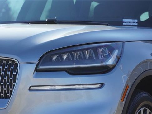 Used 2023 Lincoln Aviator Reserve w/ Equipment Group 201A image 4