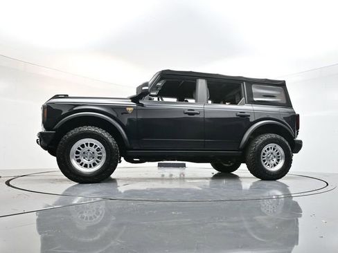 Used 2022 Ford Bronco Badlands image 34
