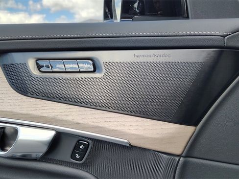 New 2026 Volvo XC90 B6 Plus image 9