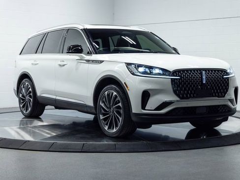 Used 2025 Lincoln Aviator Reserve w/ Equipment Group 201A image 4