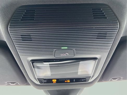 Used 2024 Volkswagen Atlas Cross Sport SE image 35