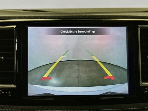Used 2025 Chrysler Pacifica Limited FWD image 17