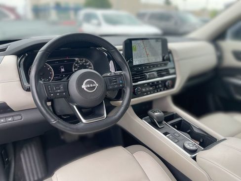 Used 2024 Nissan Pathfinder SL AWD/4WD image 17