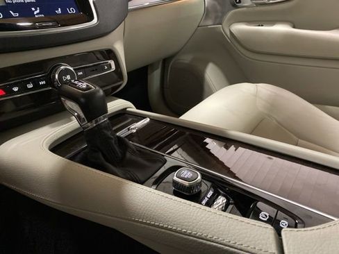 Used 2018 Volvo XC90 T6 Momentum w/ Convenience Package AWD/4WD image 50
