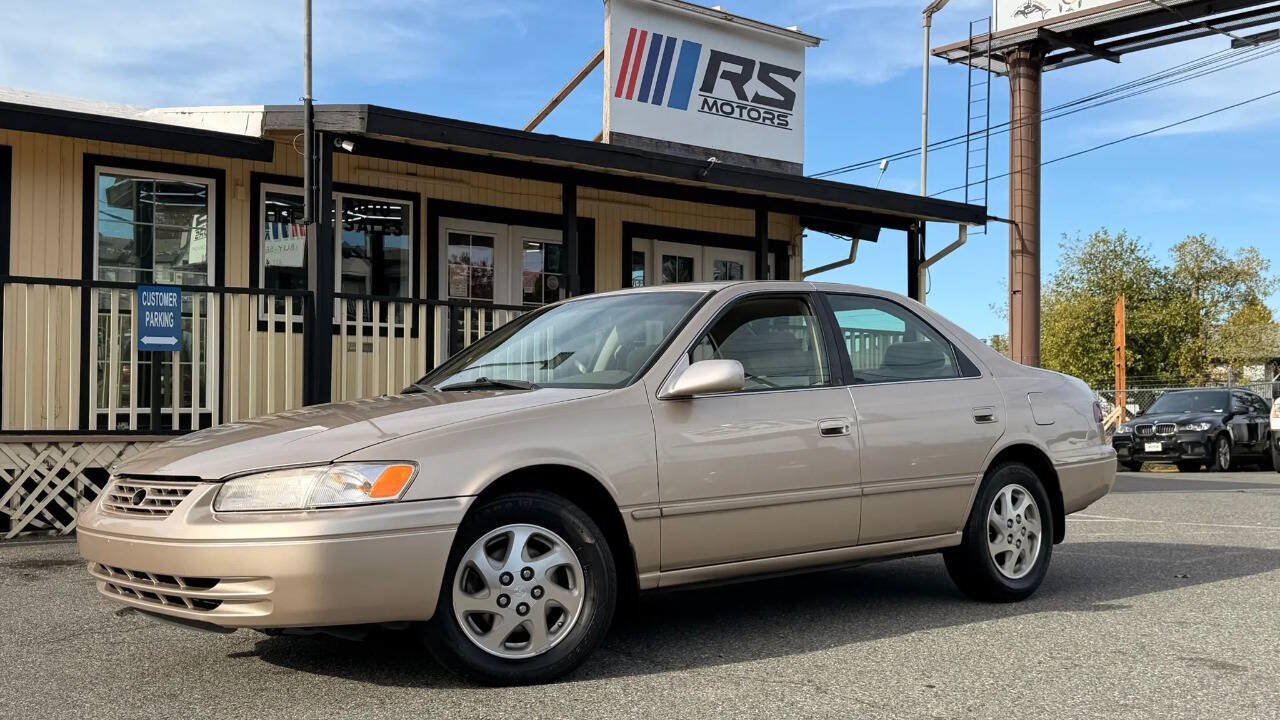 Used 1999 Toyota Camry LE w/ Value Pkg FWD image 1