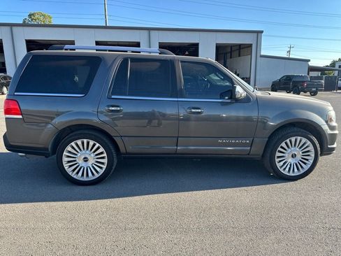 Used 2016 Lincoln Navigator Select AWD/4WD image 5