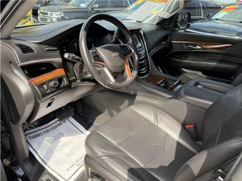 Used 2019 Cadillac Escalade ESV Premium Luxury RWD image 18