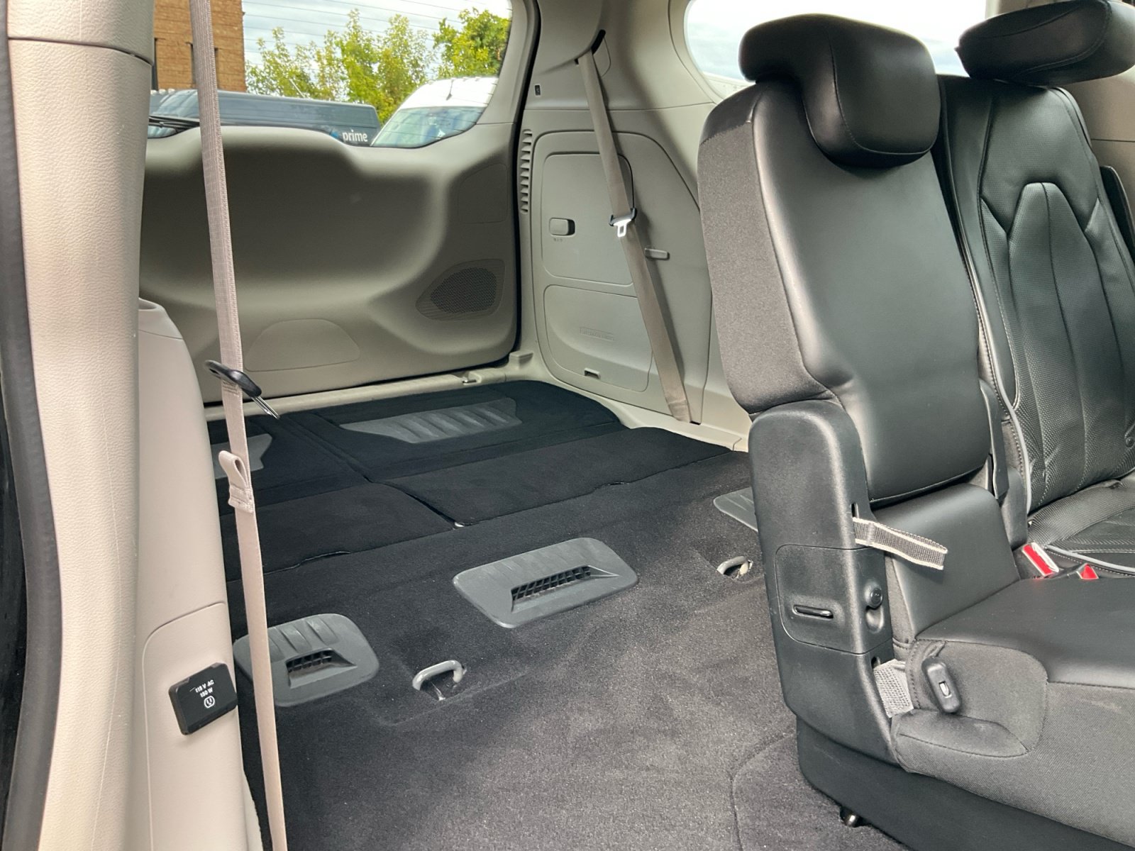 Used 2018 Chrysler Pacifica Limited w/ Advanced Safetytec Group FWD image 21