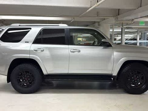 Used 2018 Toyota 4Runner SR5 RWD image 33