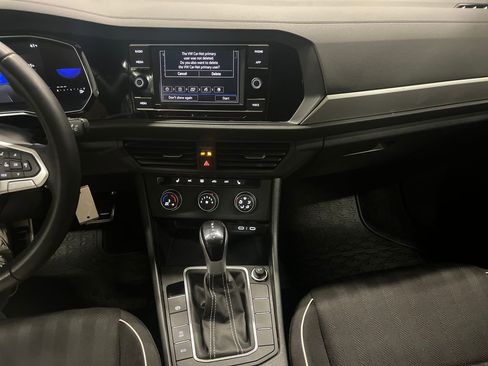 Certified 2024 Volkswagen Jetta Sport image 3